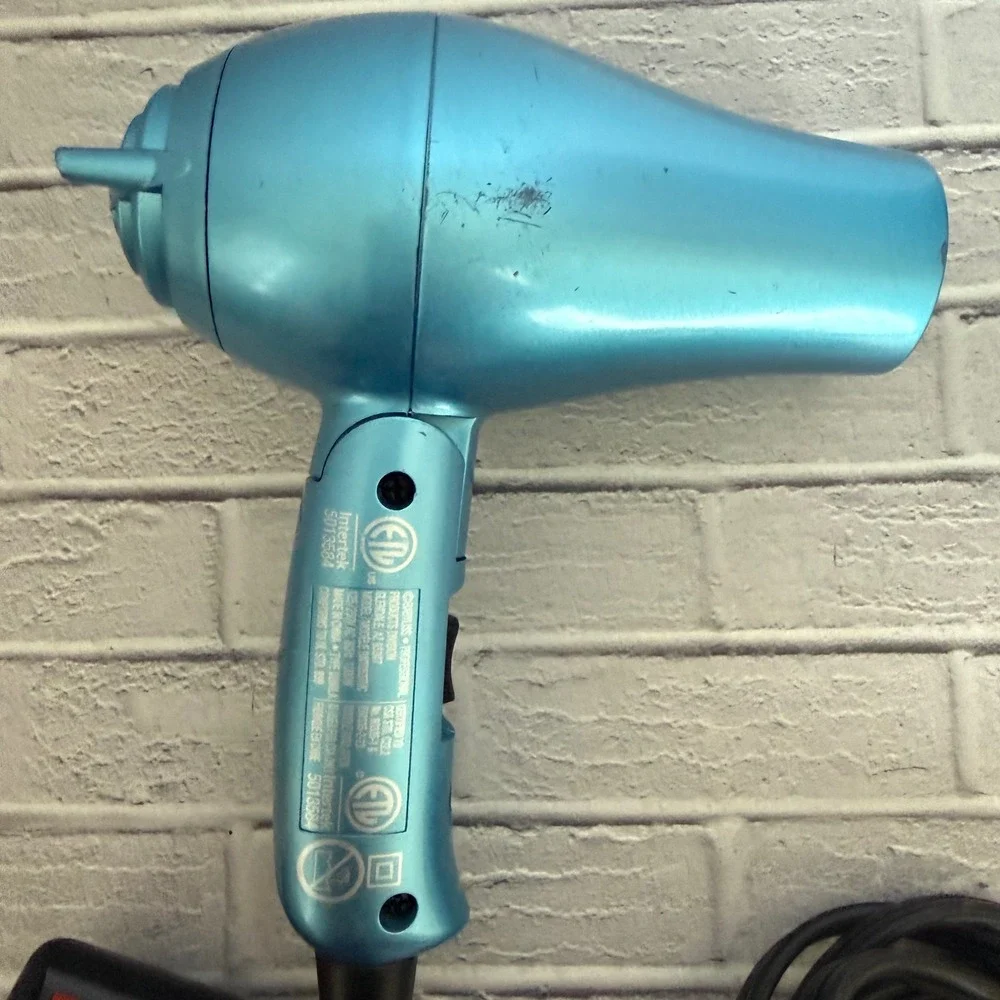 BaBylissPRO Nano Titanium Travel Dryer Blue 1000W Dual Voltage BNT053TUC